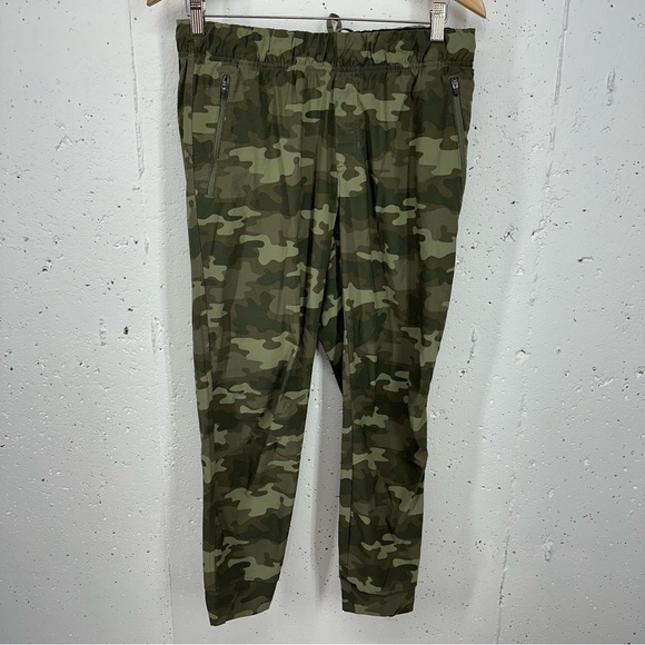 Eddie Bauer Pants - Eddie Bauer women's size 12 Rainier Olive Camo Camouflage Drawstring Joggers